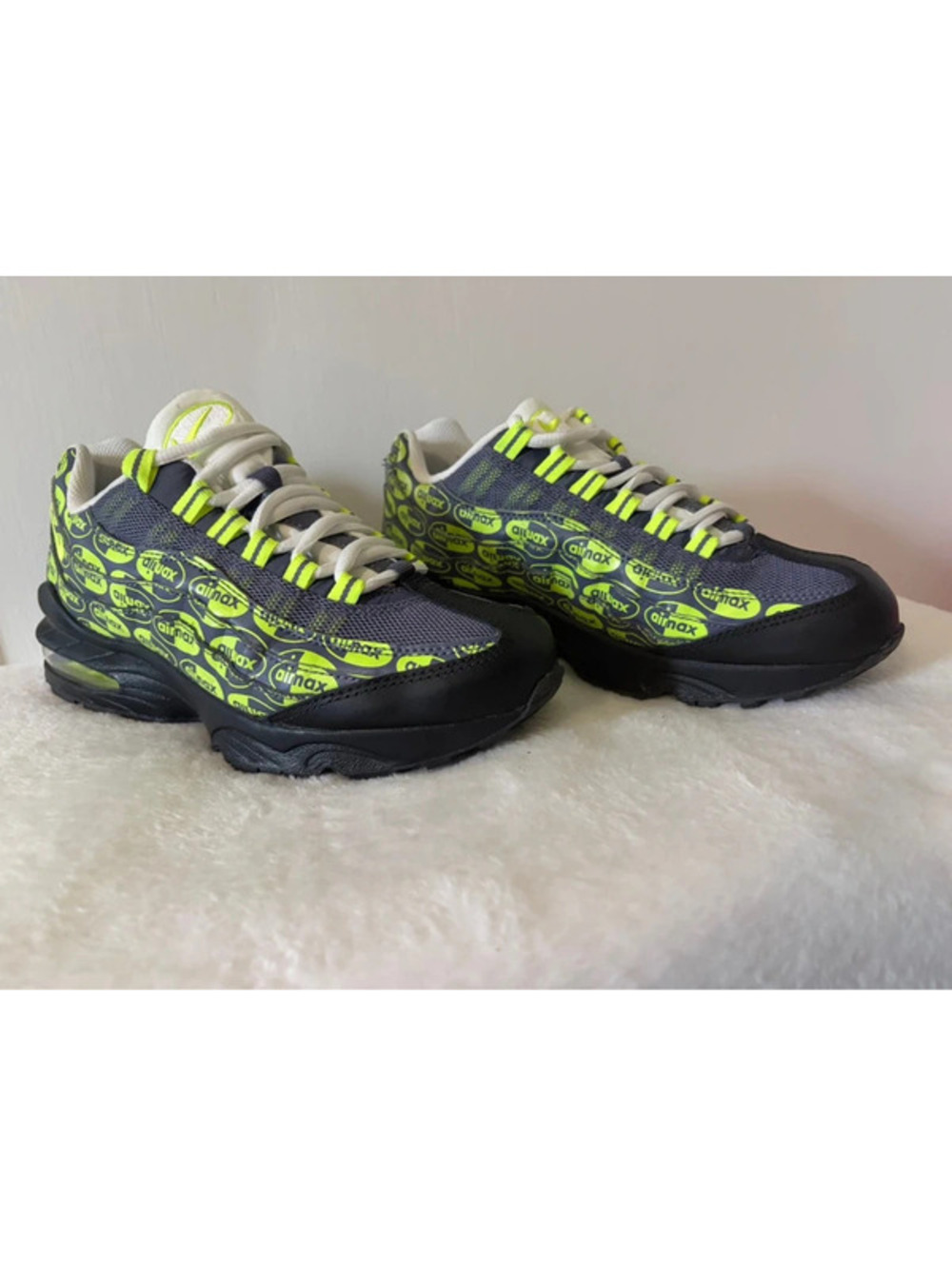 Nike Air Max 95 SE GS Logos Black Volt 2018 Sneakers 6.5Y Womens 8 NWOT
